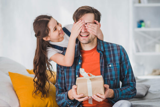 Les 5 cadeaux incontournables pour un papa